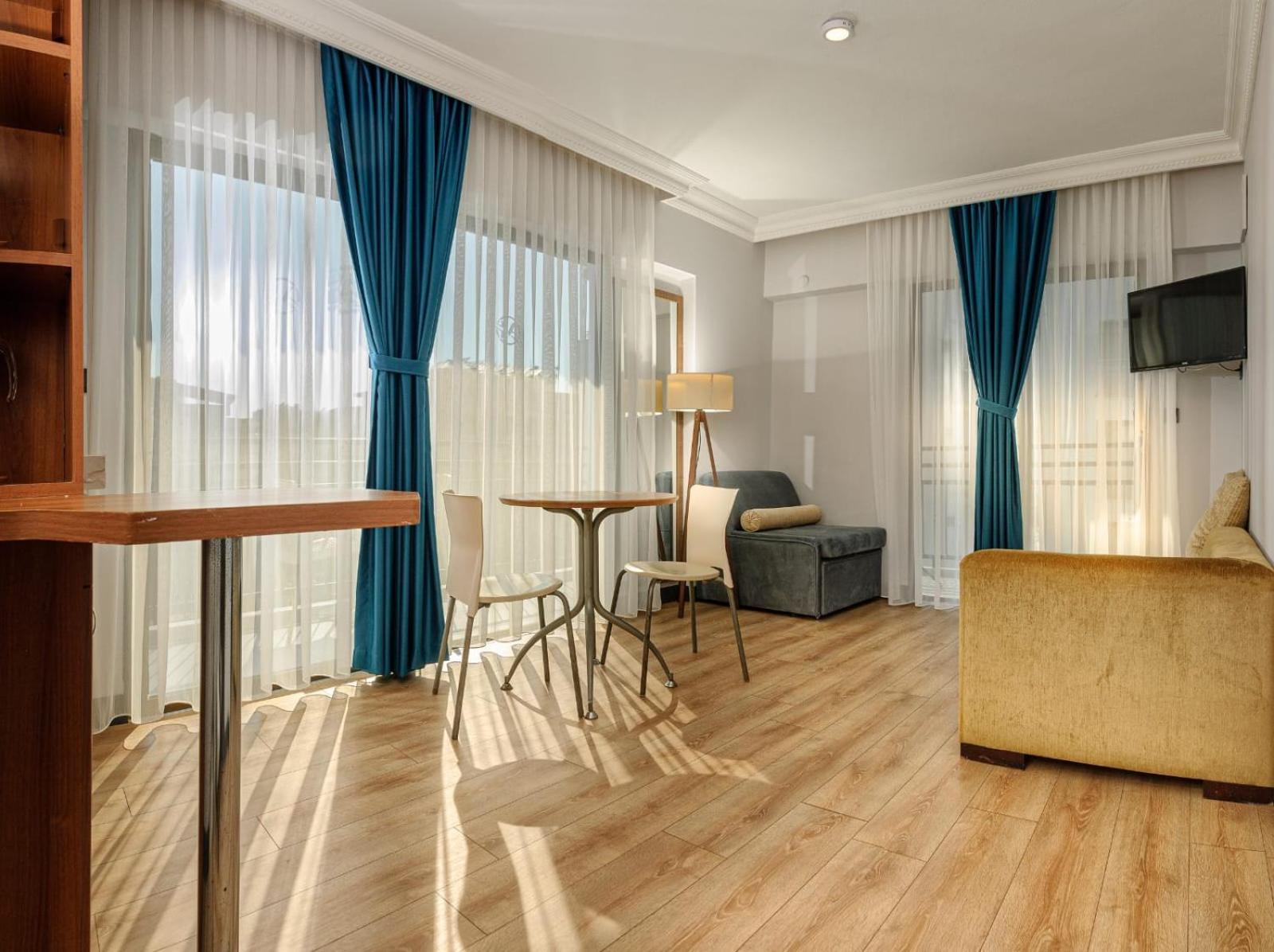 Mutlu Hotel Дидим Экстерьер фото