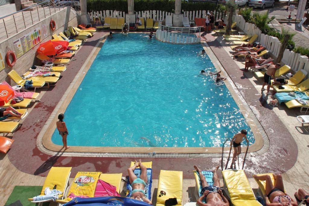 Mutlu Hotel Дидим Экстерьер фото